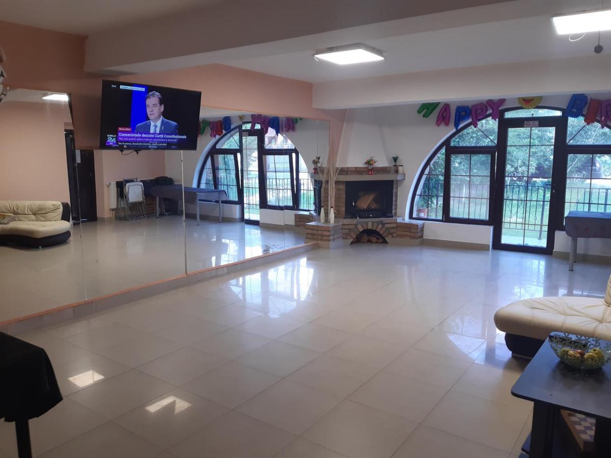 Anuta Hotel Breaza  Ngoại thất bức ảnh